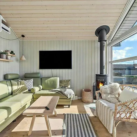 Semesterbostad Newer House With Loft 25 M From *