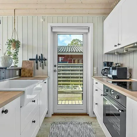 Newer House With Loft 25 M From Semesterbostad