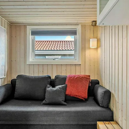 Newer House With Loft 25 M From Semesterbostad