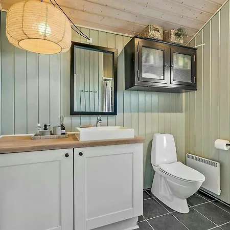 Semesterbostad Newer House With Loft 25 M From